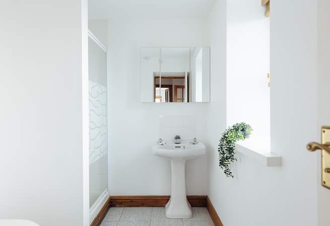 Straight from the sea to a luxurious hot shower on the ground floor. 