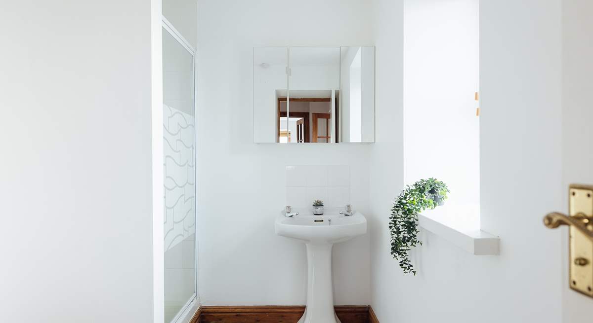 Straight from the sea to a luxurious hot shower on the ground floor. 