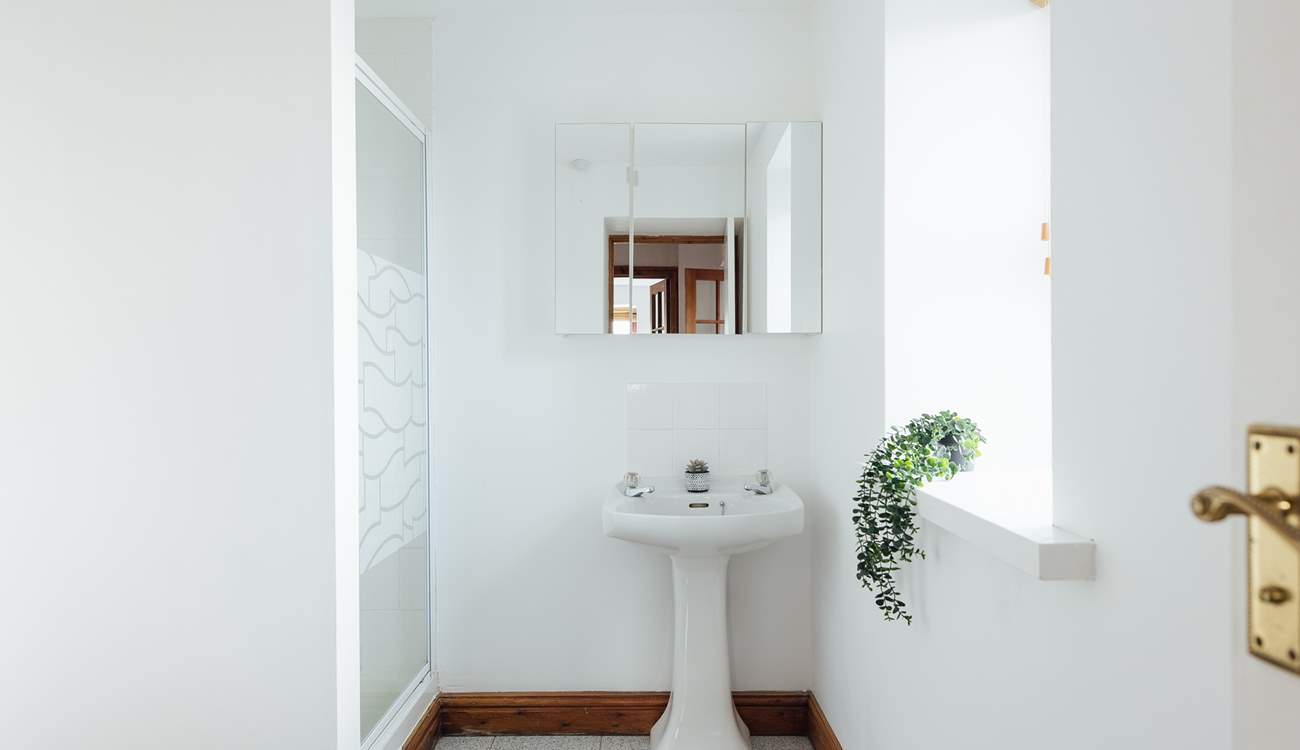 Straight from the sea to a luxurious hot shower on the ground floor. 