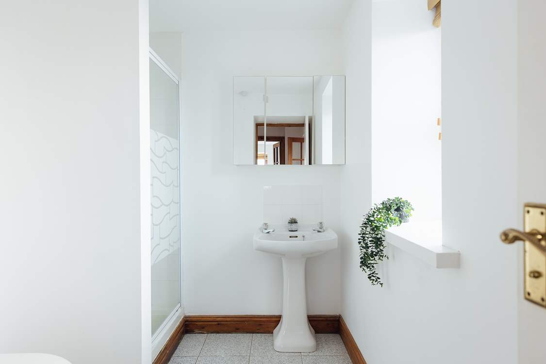 Straight from the sea to a luxurious hot shower on the ground floor.
