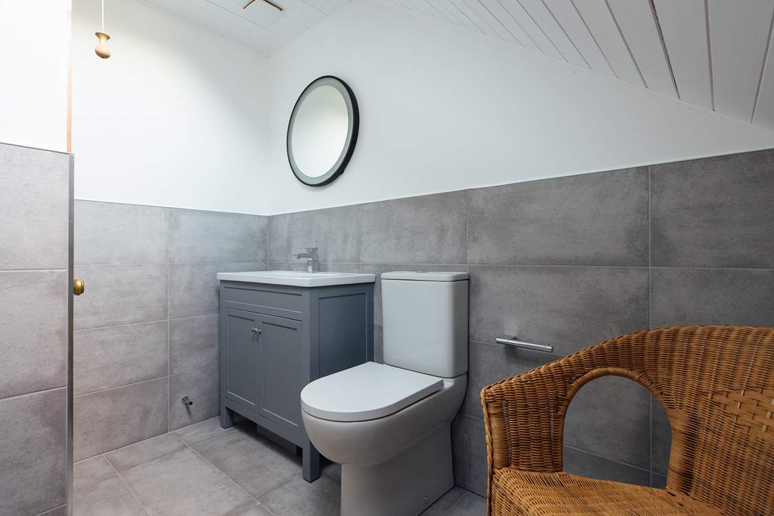 Time for some holiday pampering. Shower or bath, up to you.