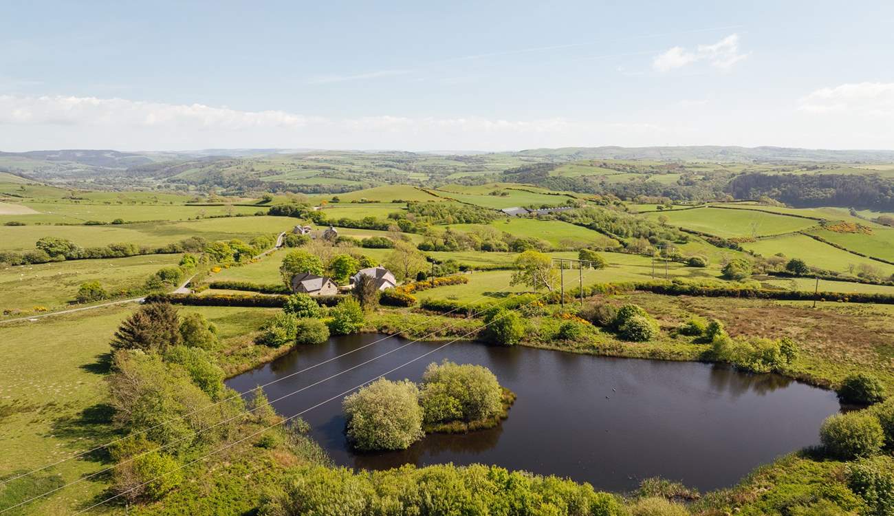 Cwmcaseg is immersed in spellbinding beauty, with lots to do in the area. The perfect Welsh retreat. 