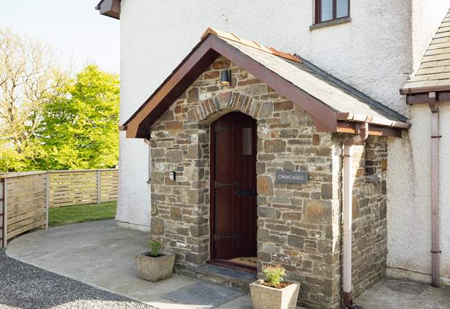 Regardless of the season choose gorgeous Cwmcaseg for your Welsh holiday. Nestling in an idyllic, elevated location, a ten minute drive to the seaside town of Aberystwyth. Take a boat trip from New Quay to spot the local dolphins. 