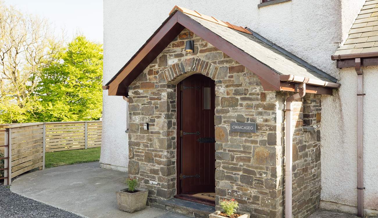 Regardless of the season choose gorgeous Cwmcaseg for your Welsh holiday. Nestling in an idyllic, elevated location, a ten minute drive to the seaside town of Aberystwyth. Take a boat trip from New Quay to spot the local dolphins. 