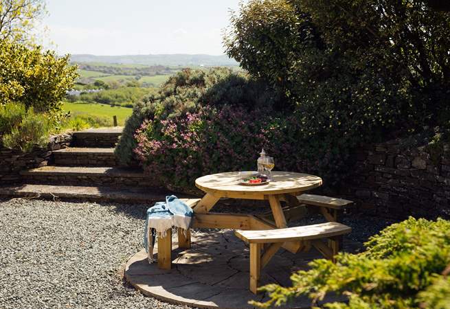 Sunny breakfasts anyone or dining al fresco under a starry sky. 