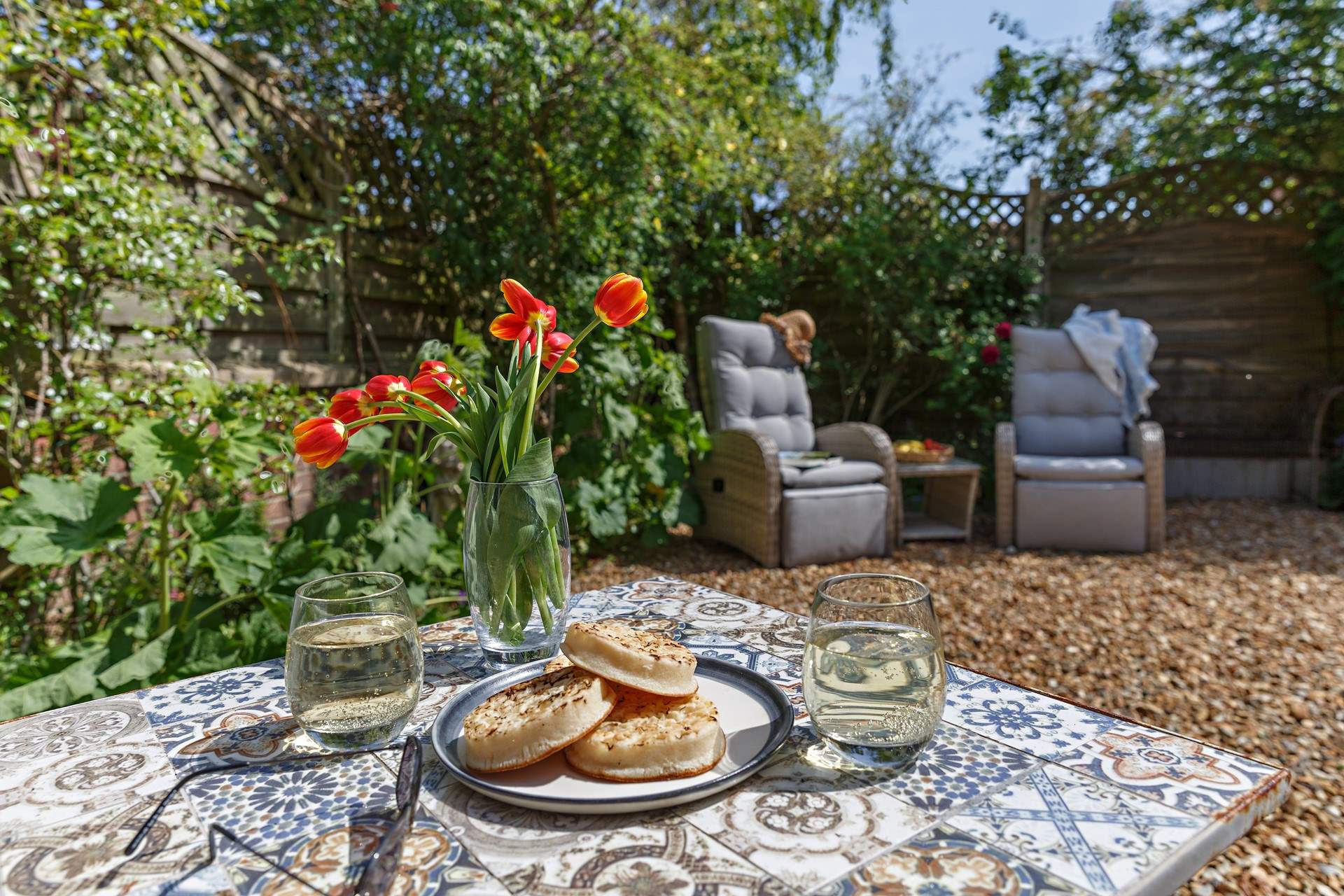 Alfresco dining, the perfect holiday pastime. 