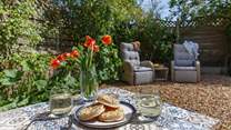 Alfresco dining, the perfect holiday pastime. 