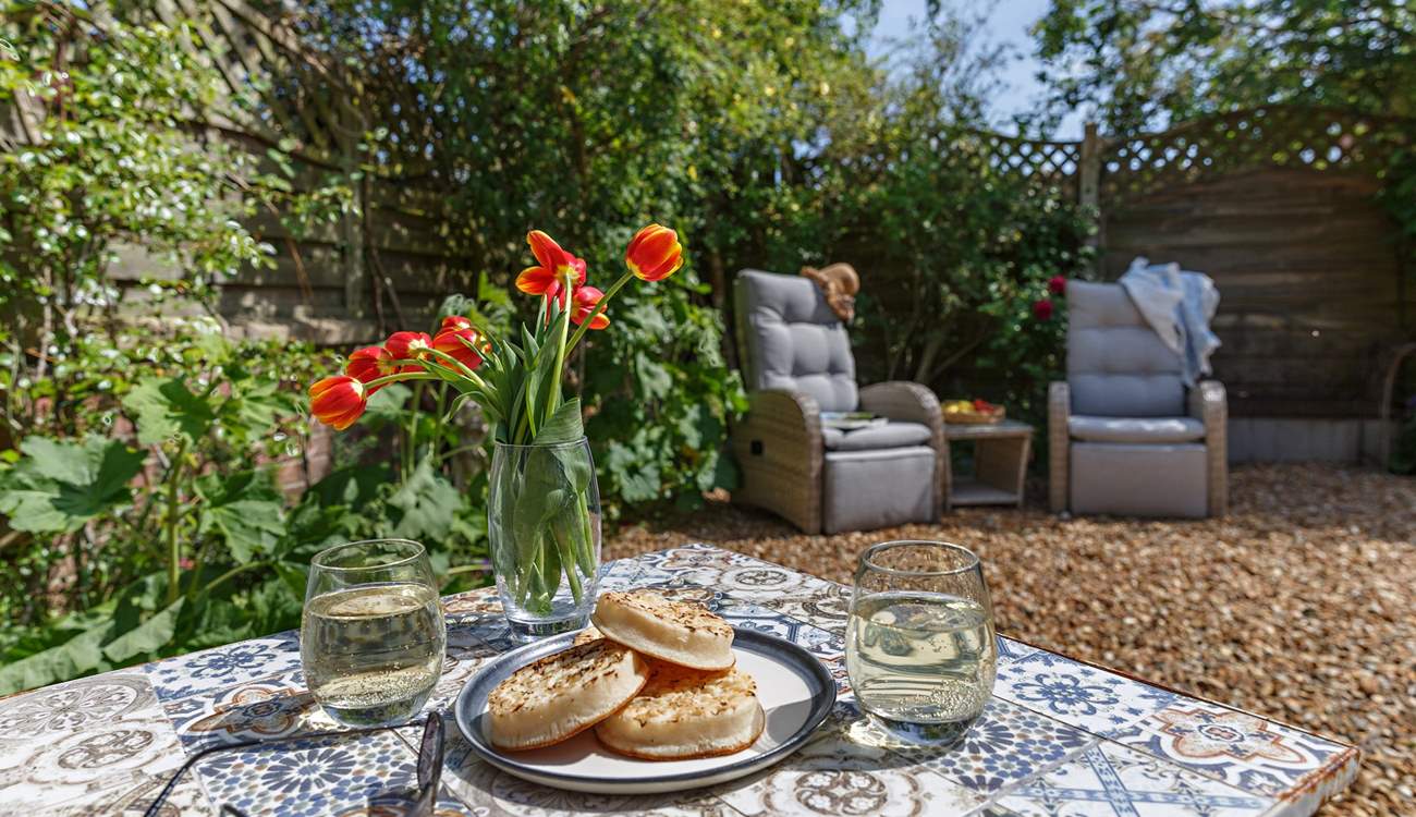 Alfresco dining, the perfect holiday pastime. 