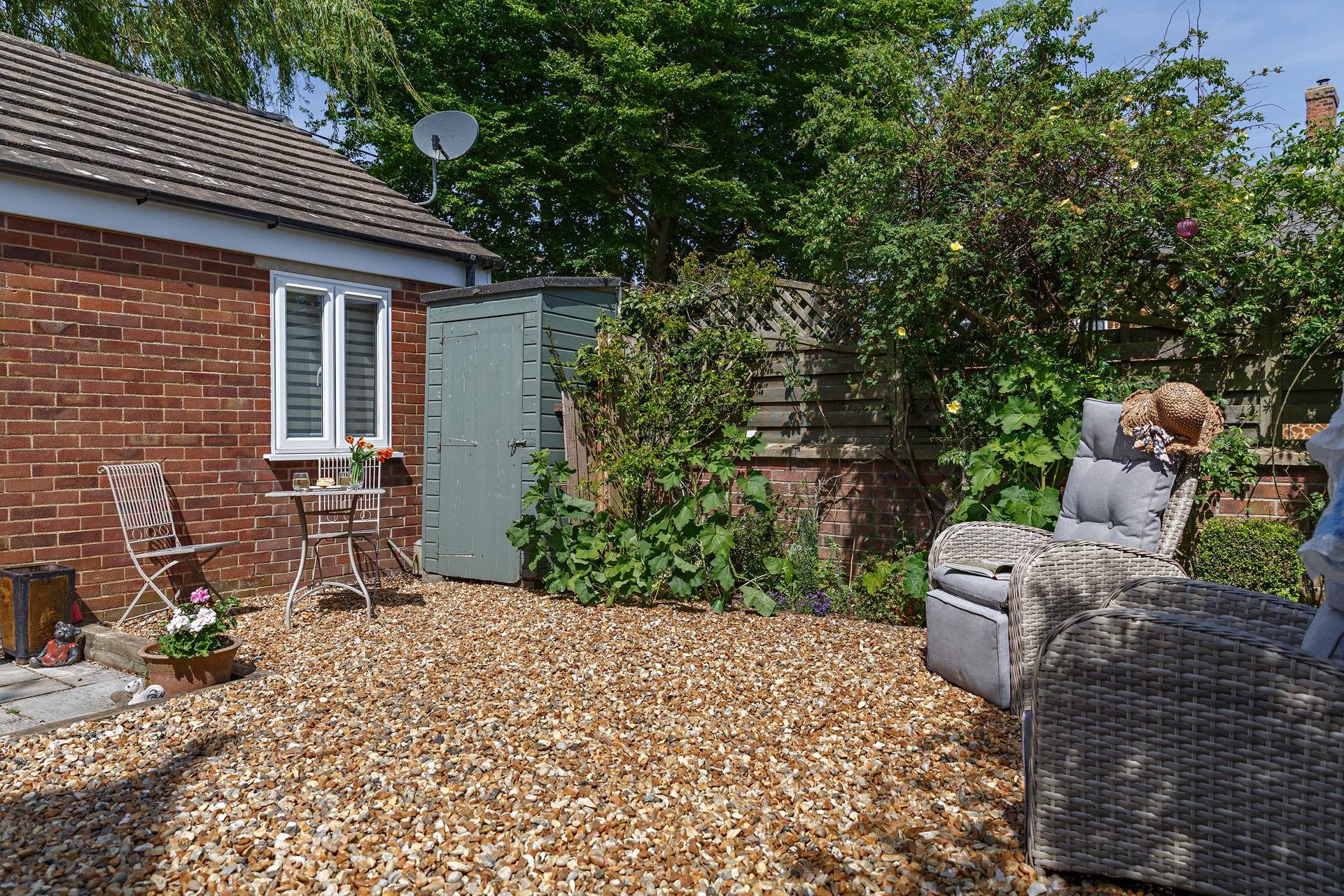Enjoy the fresh air in the secluded, gravelled garden. 