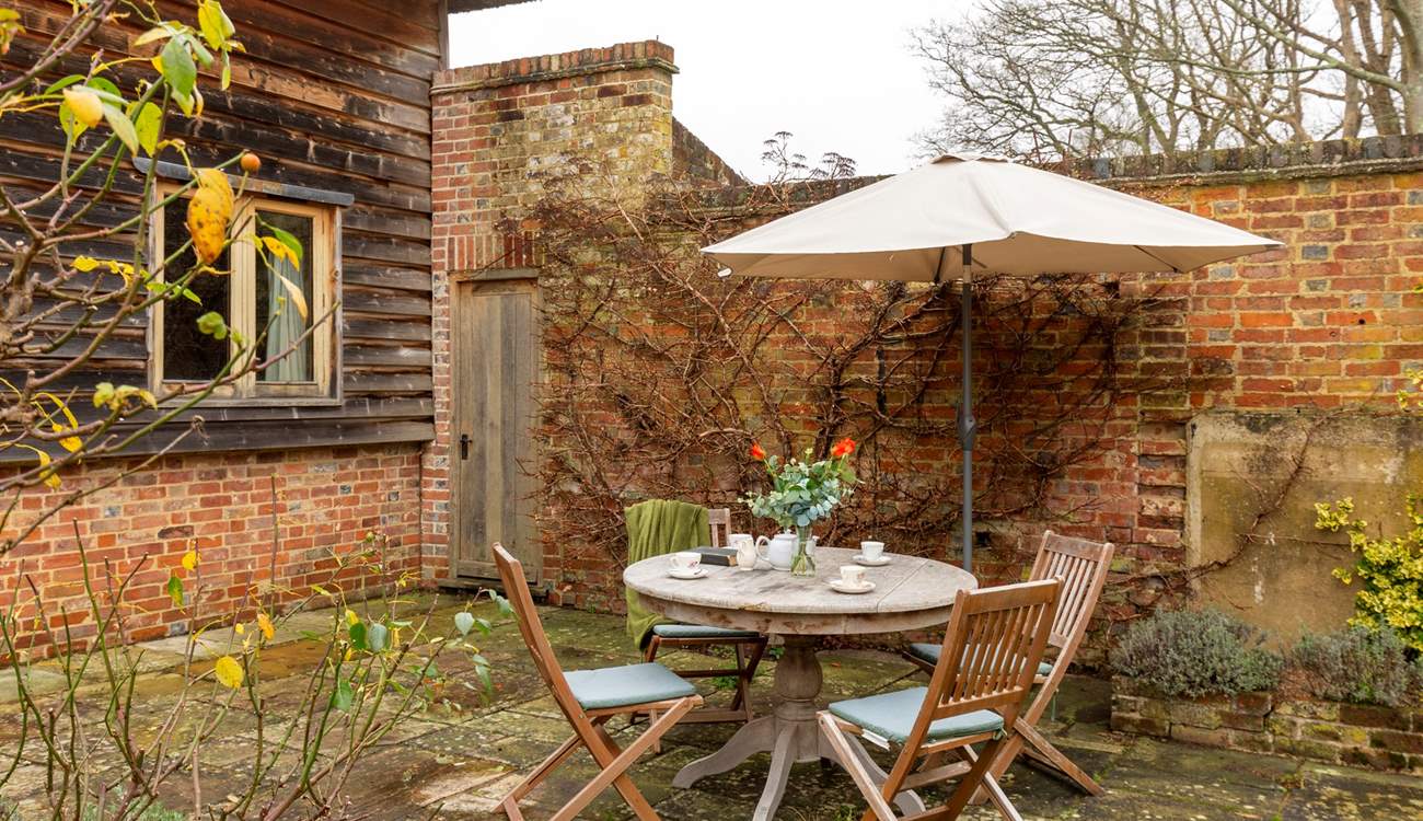 Perfect for afternoon tea or evening chatter taking in the dark night skies.