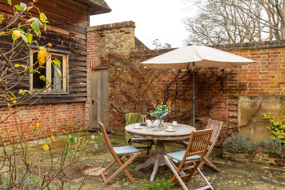 Perfect for afternoon tea or evening chatter taking in the dark night skies.