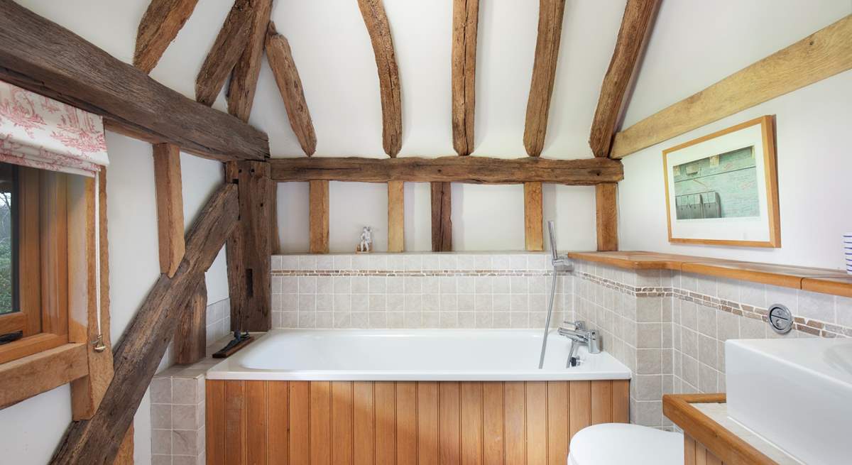 Enjoy a bedtime soak in the en suite bathroom.