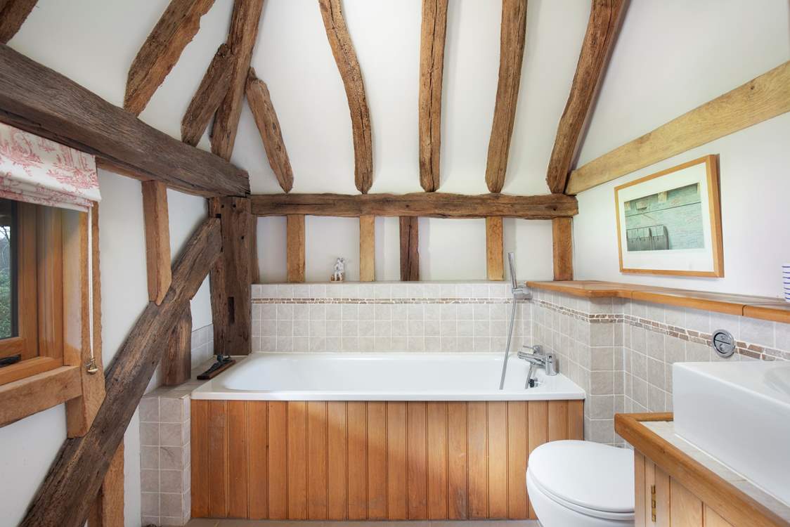 Enjoy a bedtime soak in the en suite bathroom.