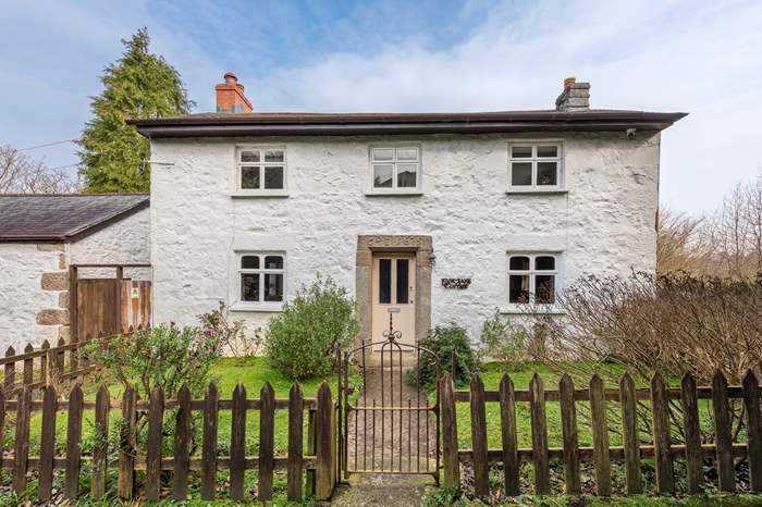Love Lane Cottage is a 2 bedroom holiday cottage near the beach in Penzance, West Cornwall.