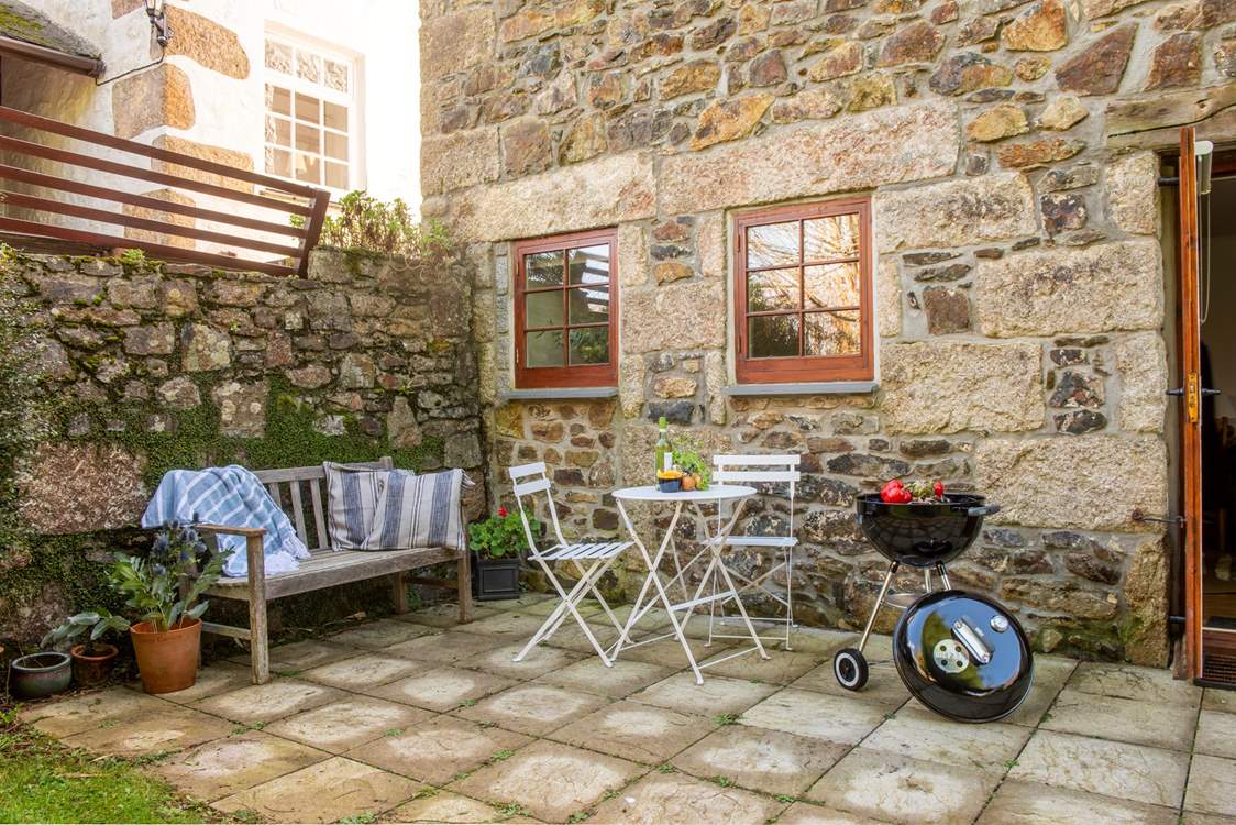 Light the barbecue and enjoy dinner on the terrace.