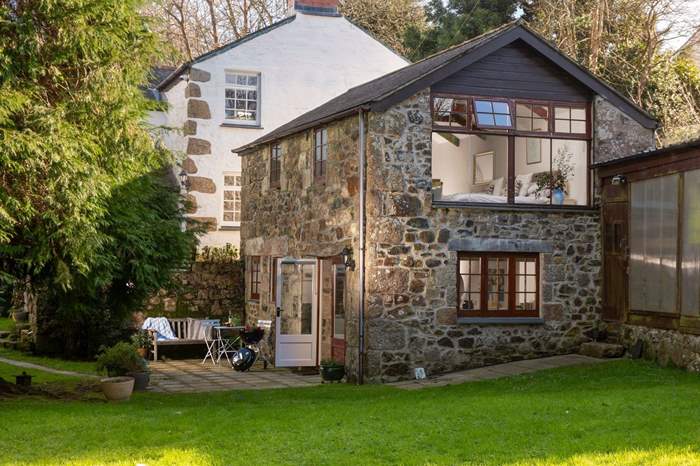 Love Lane Stable is a 1 bedroom holiday cottage near the beach in Penzance, West Cornwall.