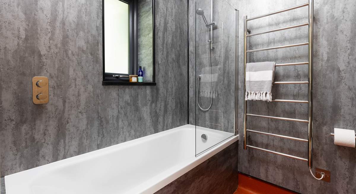 Enjoy a soak in the bath in the en suite to bedroom 4. 