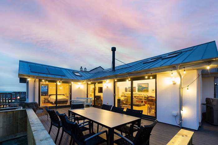 Safari is a 4 bedroom, dog friendly cottage with sea views in Perranporth.