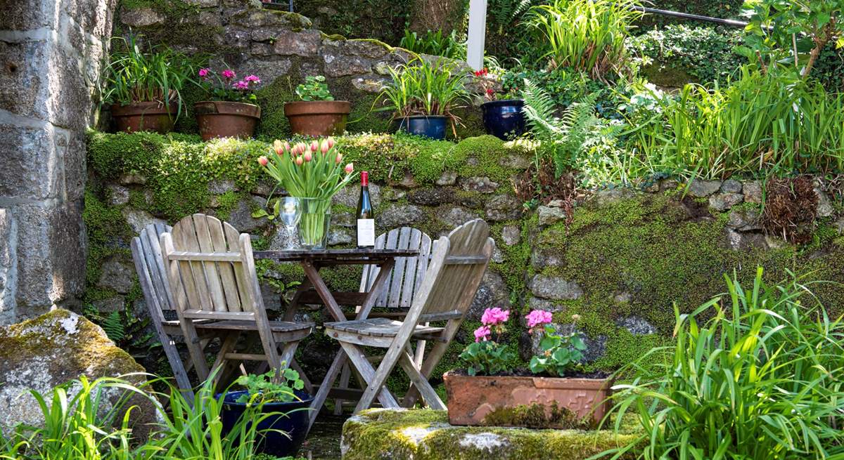 Enjoy the seclusion in the grounds, share a glass of wine and plan your adventures.