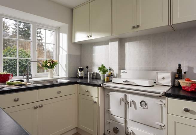 The kitchen is well-equipped to cook up a storm. The vintage range is for decoration only !. 
