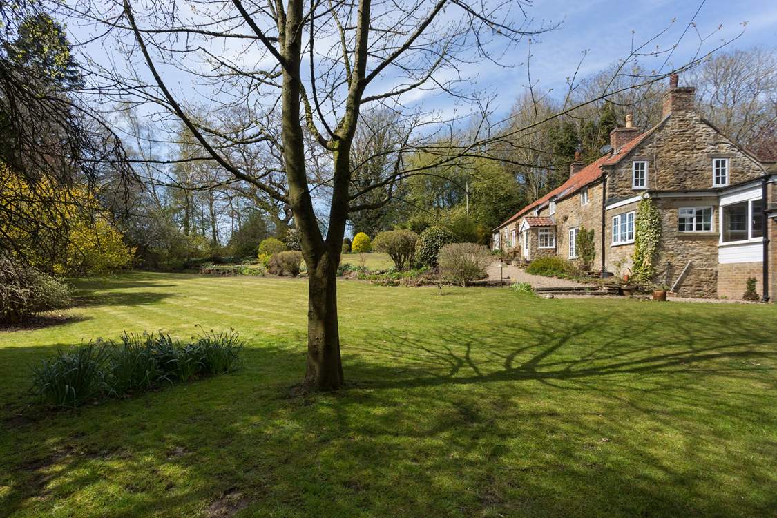 The large garden is perfect for relaxing or even playing a game.