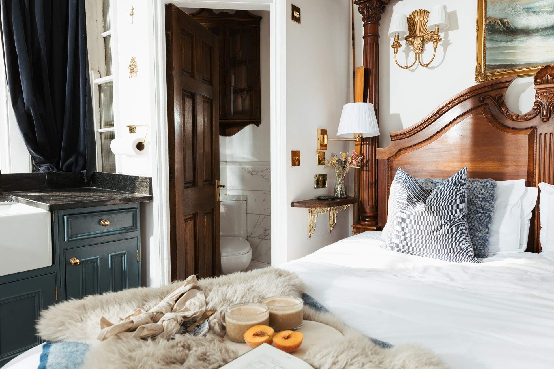 The WC occupies a separate room at the back of the cabin.  