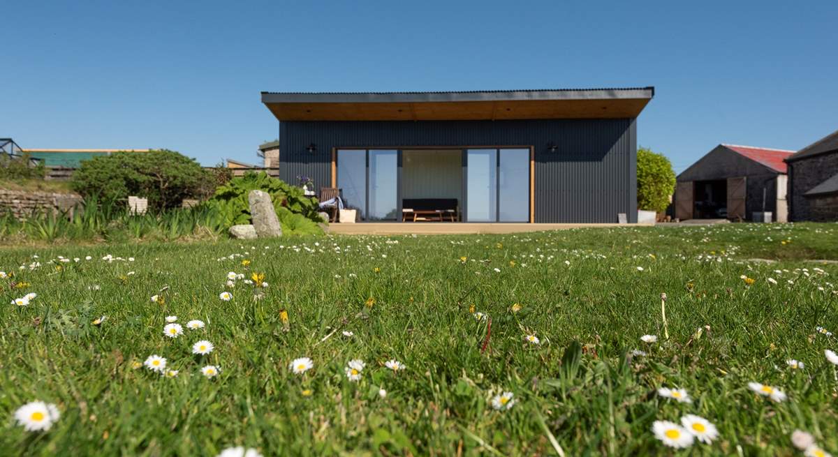 The garden cabin is there to enjoy and appreciate the outstanding views of the countryside and the sea in the distance.  Spend the evening watching the sun fade away.
