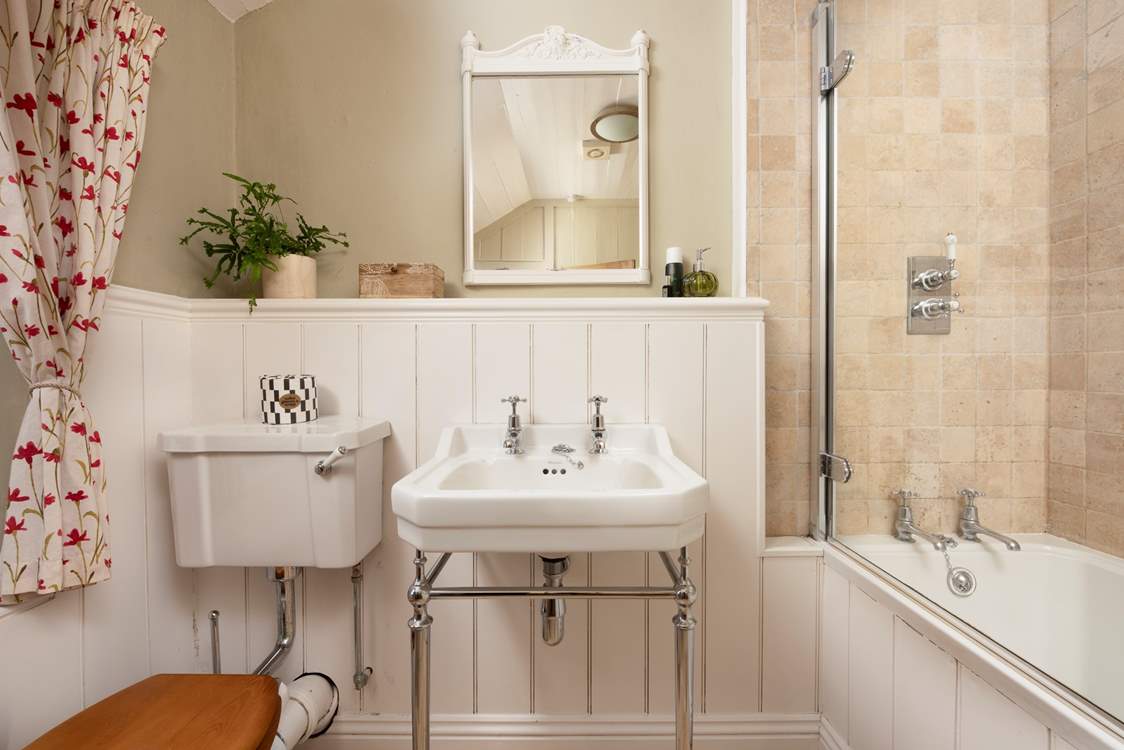 The gorgeous family bathroom.