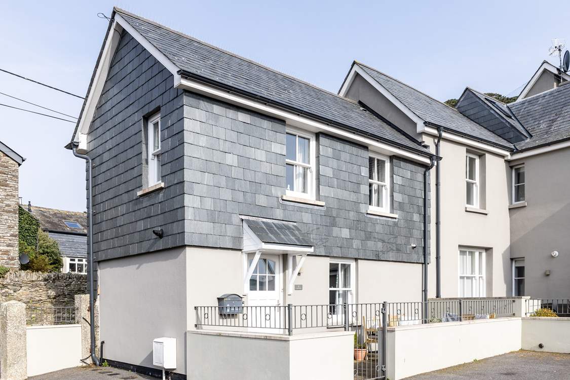 The Dolls House is a semi-detached cottage with its own parking directly outside. A real bonus in Fowey.