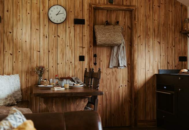 Take a seat at the gorgeous dining-table and share special stories from your family getaway. 