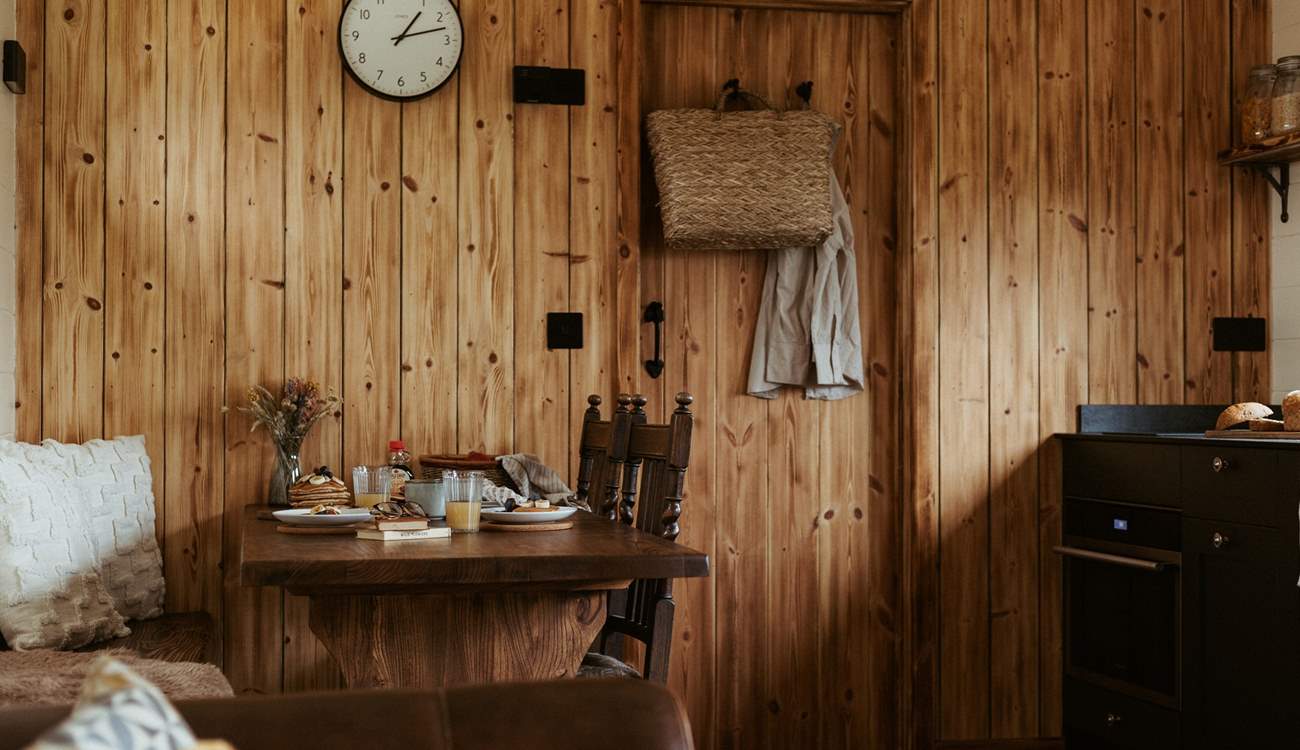 Take a seat at the gorgeous dining-table and share special stories from your family getaway. 