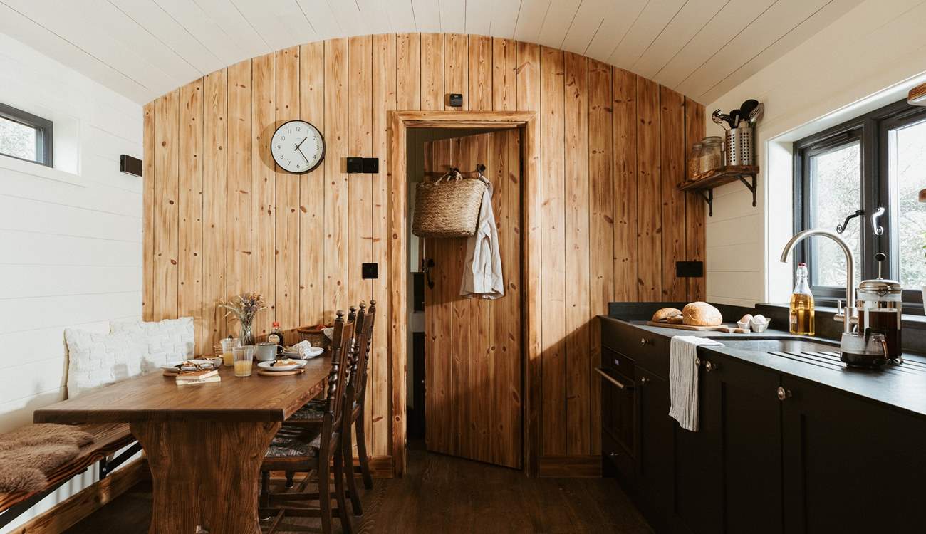 The open plan space allows your day to flow with ease. 