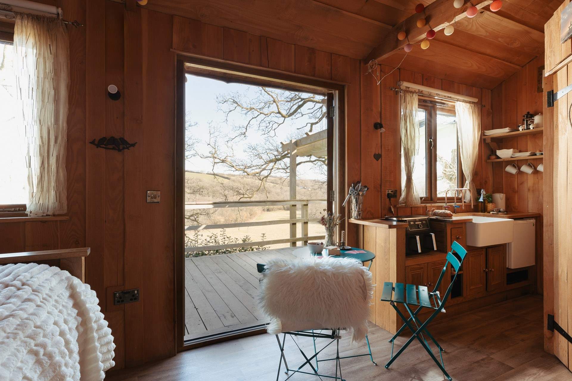 And the natural light streams in. 