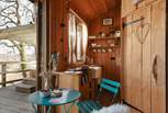 Where woody warm hues flow through. 
