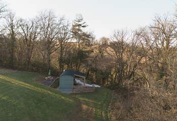 This charming shepherd's hut is nothing short of a dream, surrounded by the stillness of the countryside.