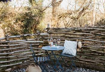 Enjoy a sundowner, wrapped in nature. 