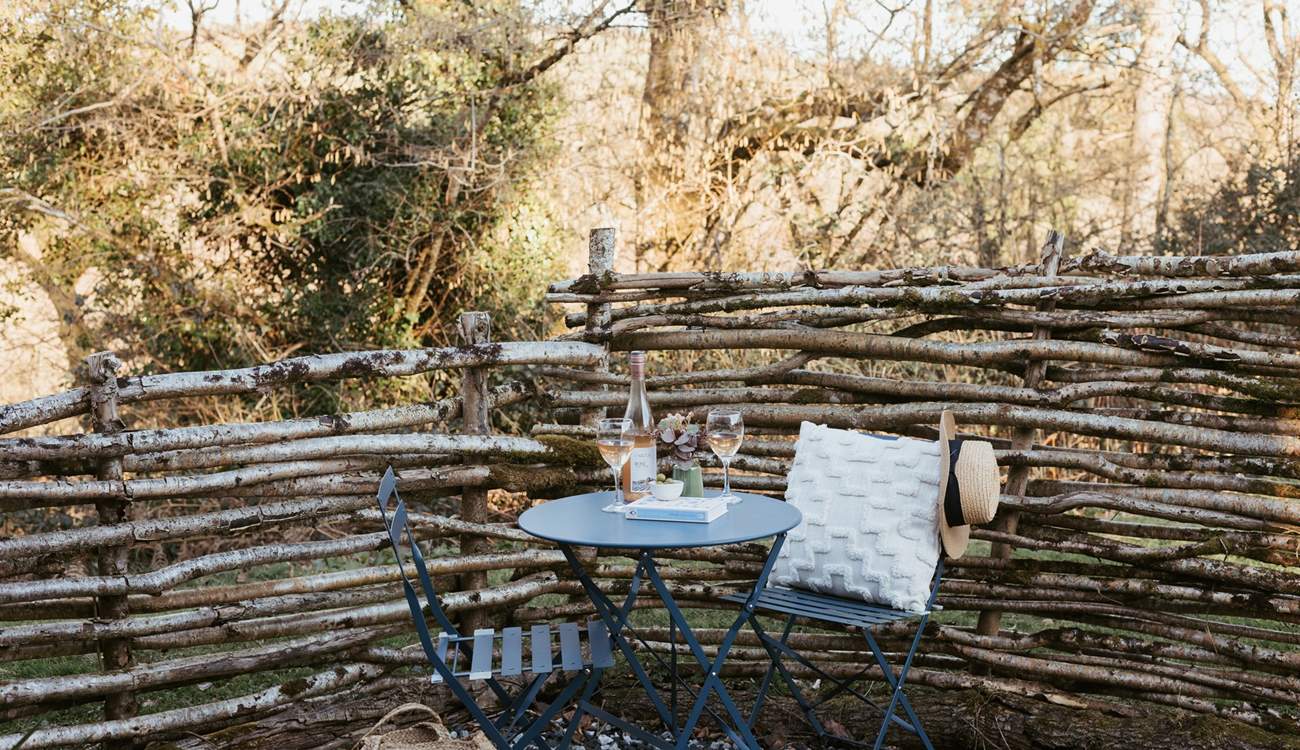 Enjoy a sundowner, wrapped in nature. 