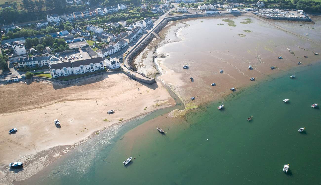 Take a trip to the charming fishing village, Appledore, the perfect place to enjoy some local seafood!