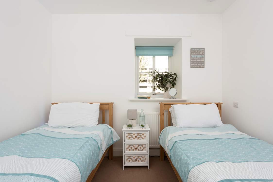 The twin room boasts fresh coastal hues.