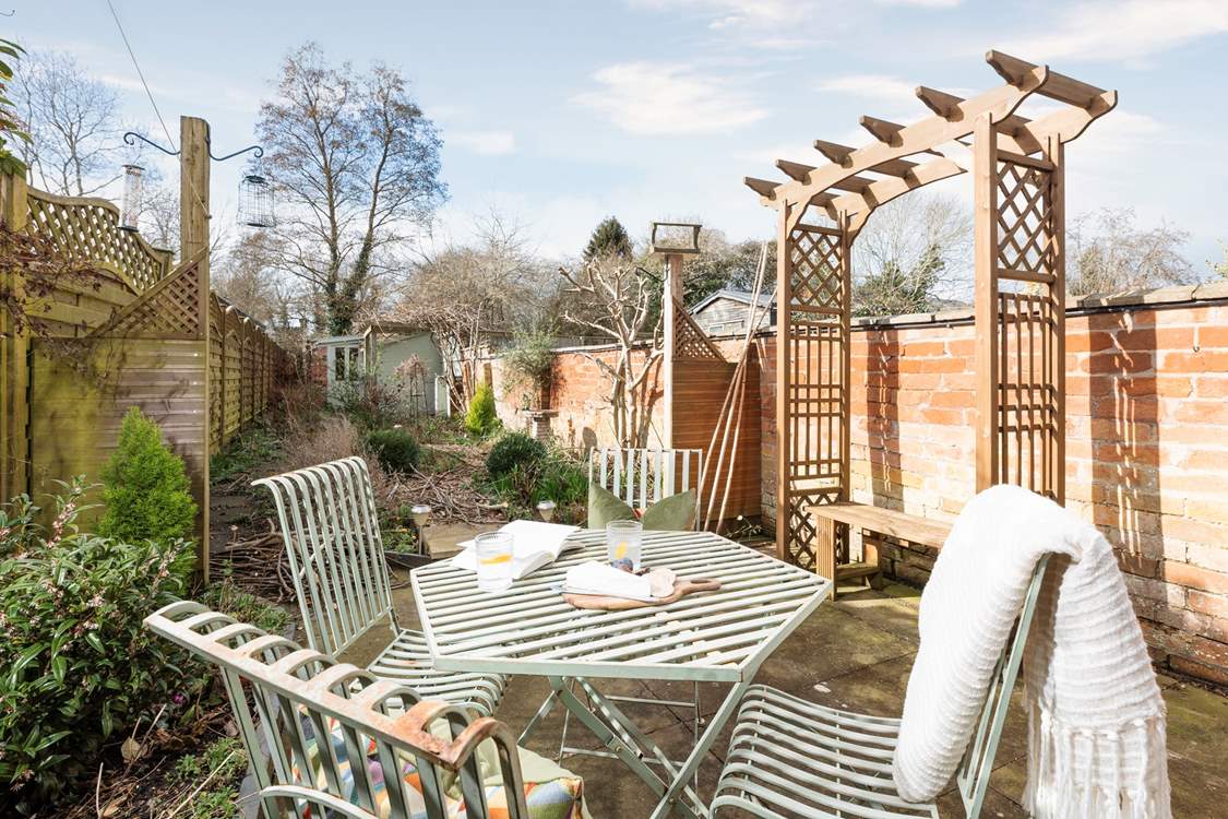 Enjoy breakfast in the garden.