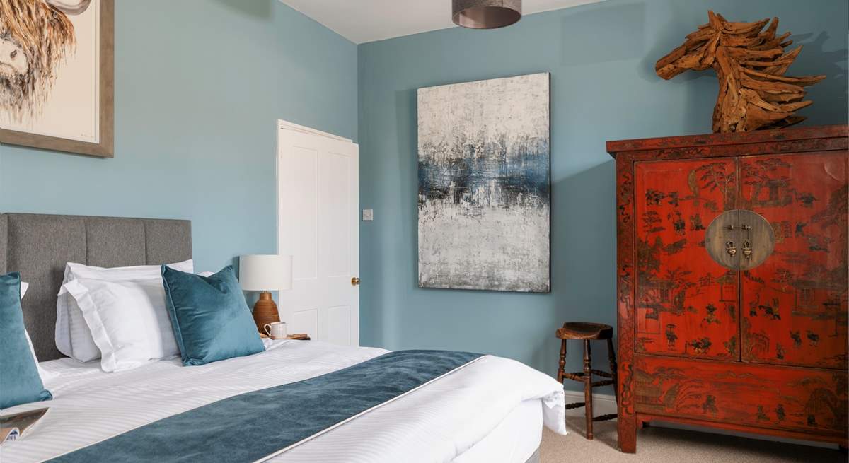 Super stylish bedroom.