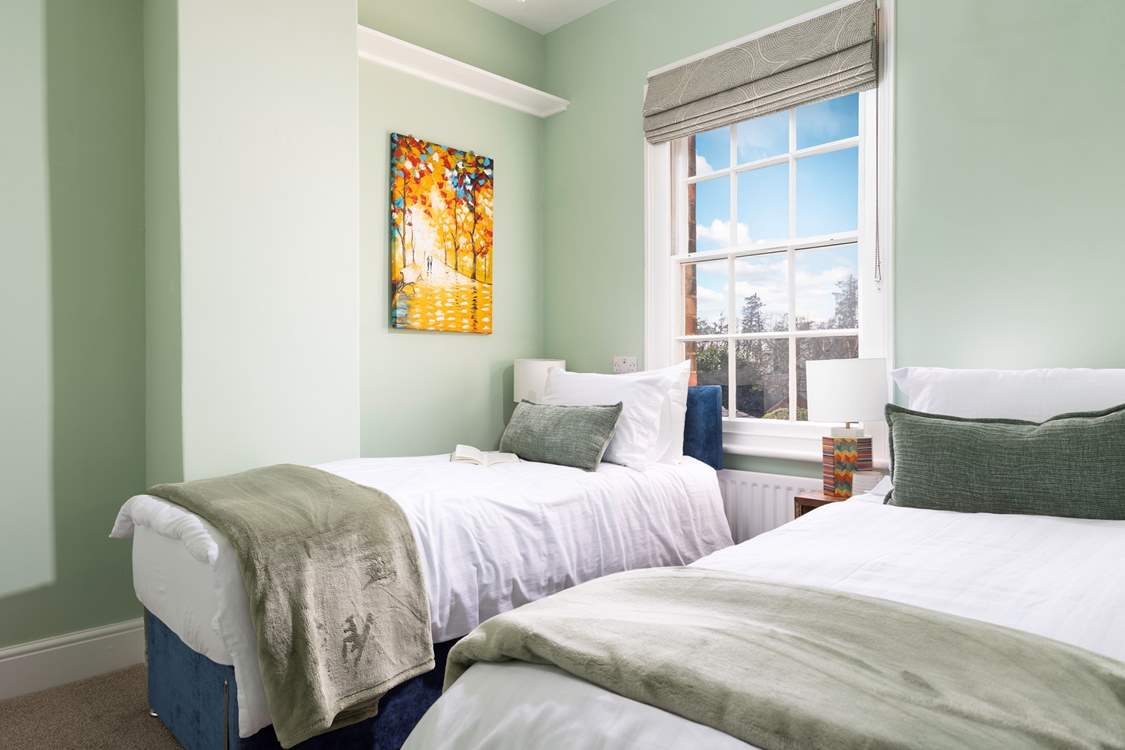 The second bedroom with twin beds.