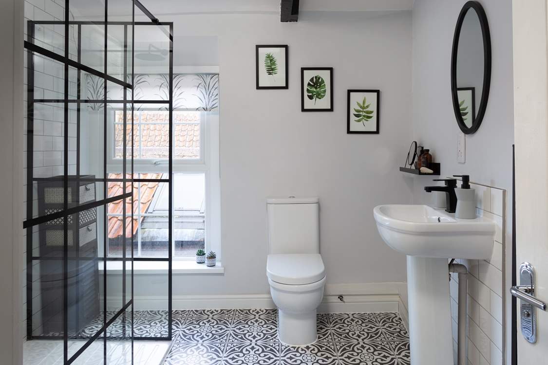 The shower-room is so stylish.