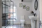 The shower-room is so stylish.