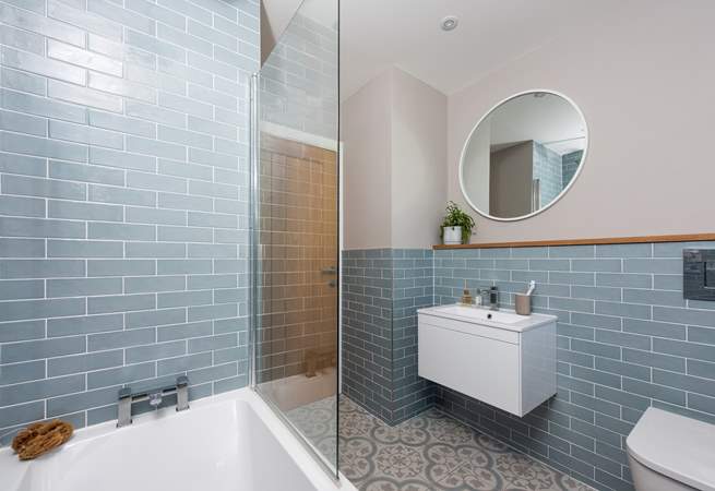 The family bathroom features stunning tiles.