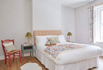 Imagine sinking into soft pillows and unwinding in this cosy bedroom. 