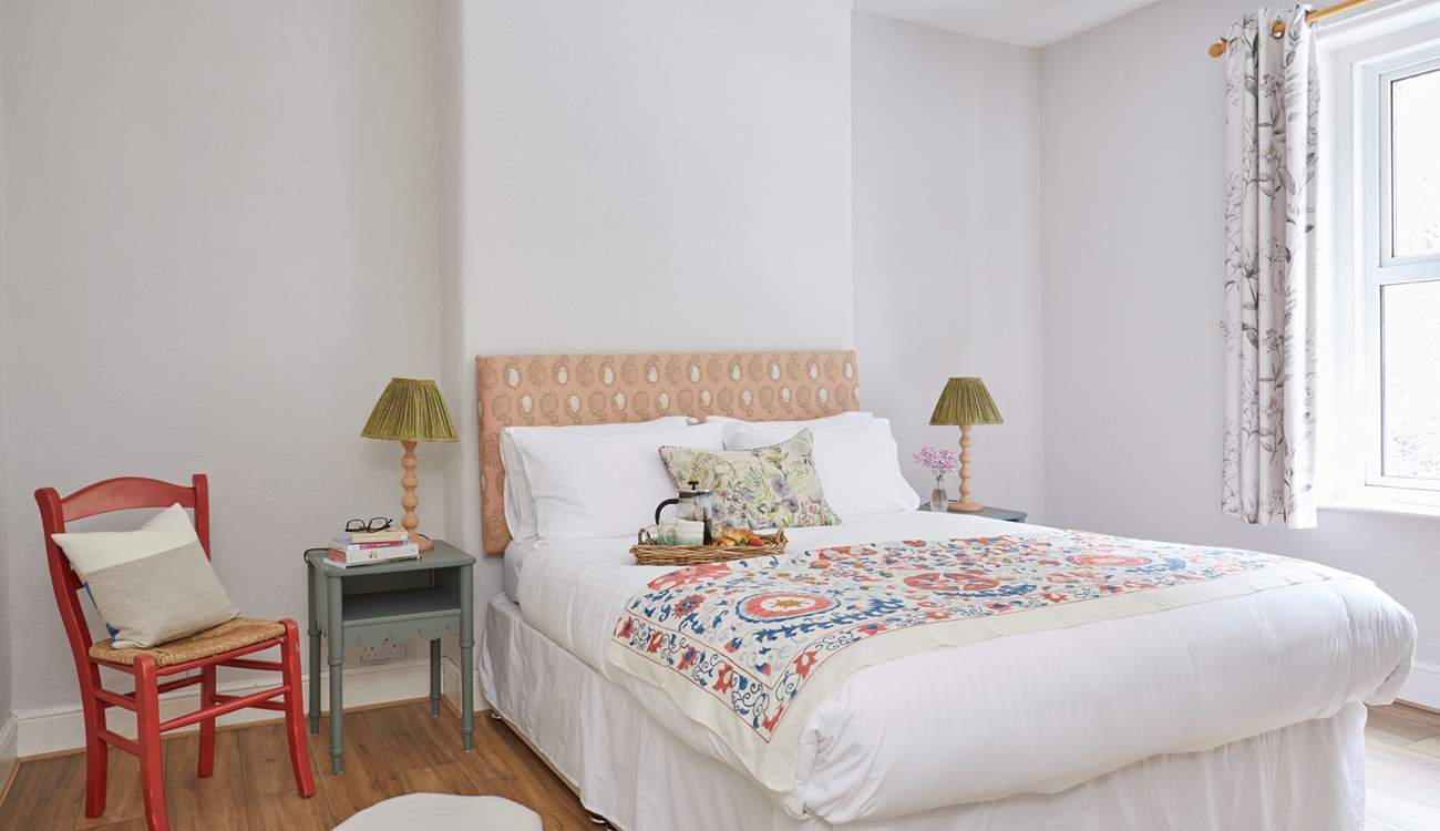 Imagine sinking into soft pillows and unwinding in this cosy bedroom. 