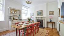 Gather in the dining-room for warm conversations and shared meals. 