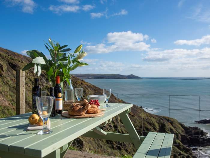 Sherborne, Sleeps 4 in Whitsand Bay
