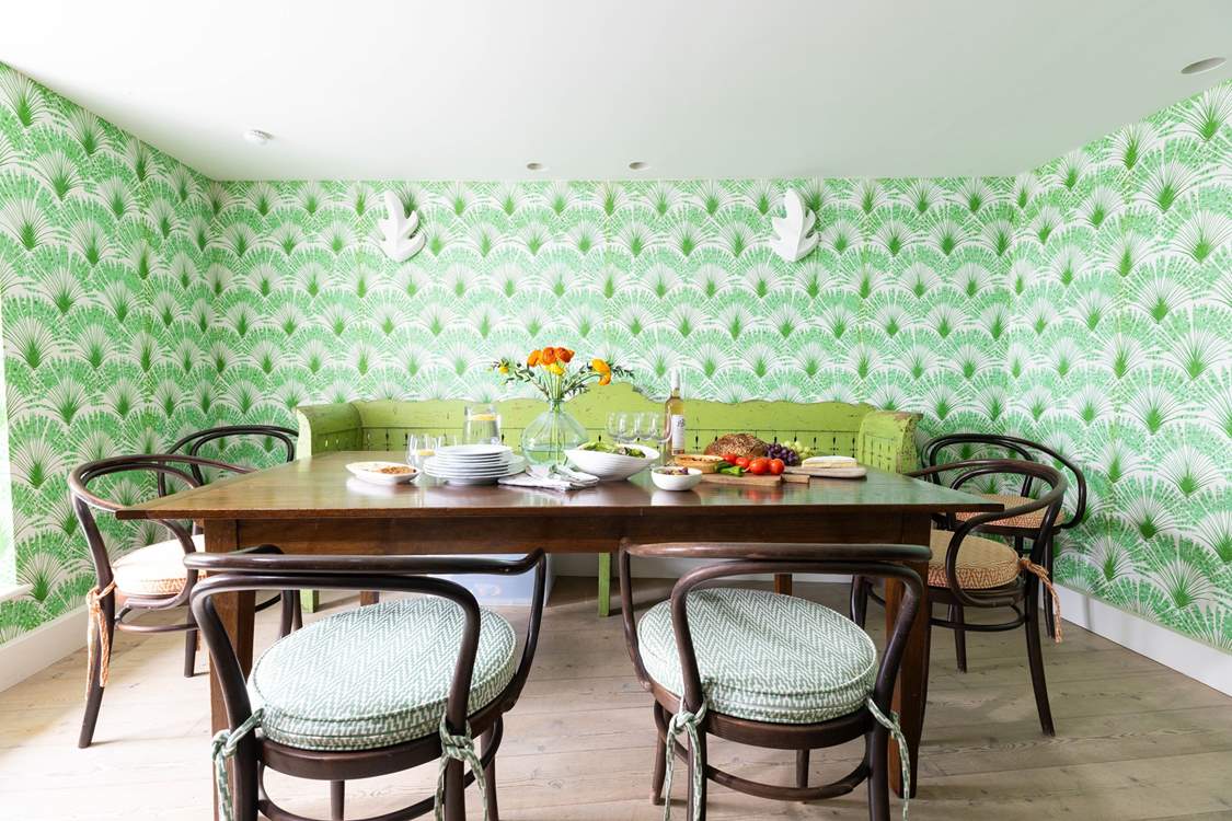 The gorgeous dining-room.